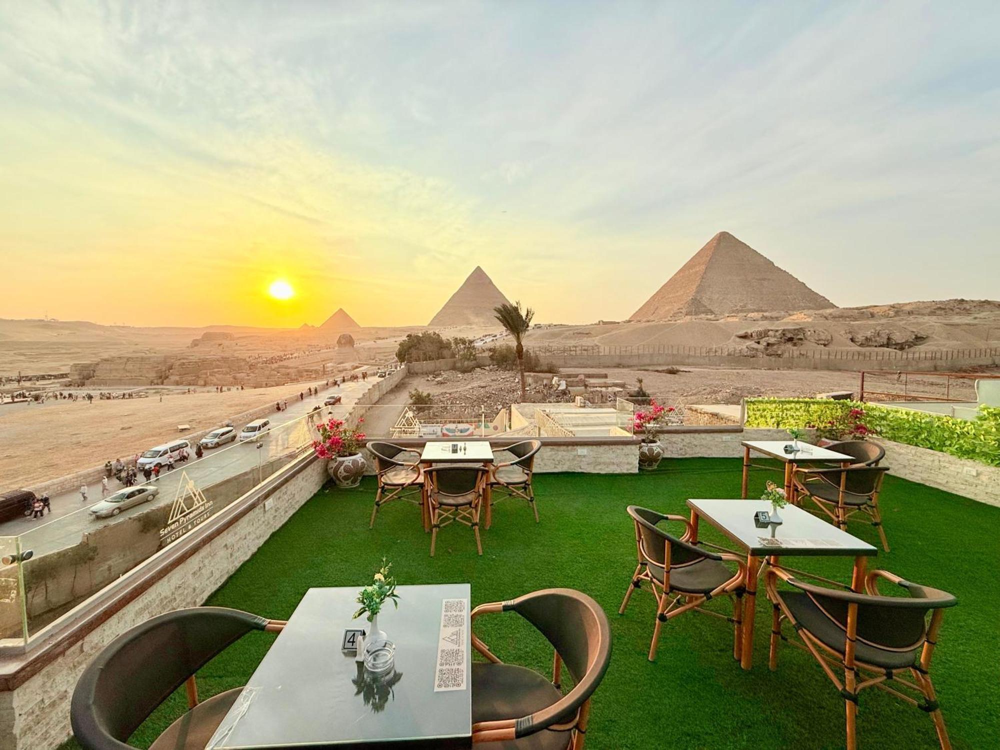 Seven Pyramids Panoramic View Inn Kafrat al Jabal Bagian luar foto