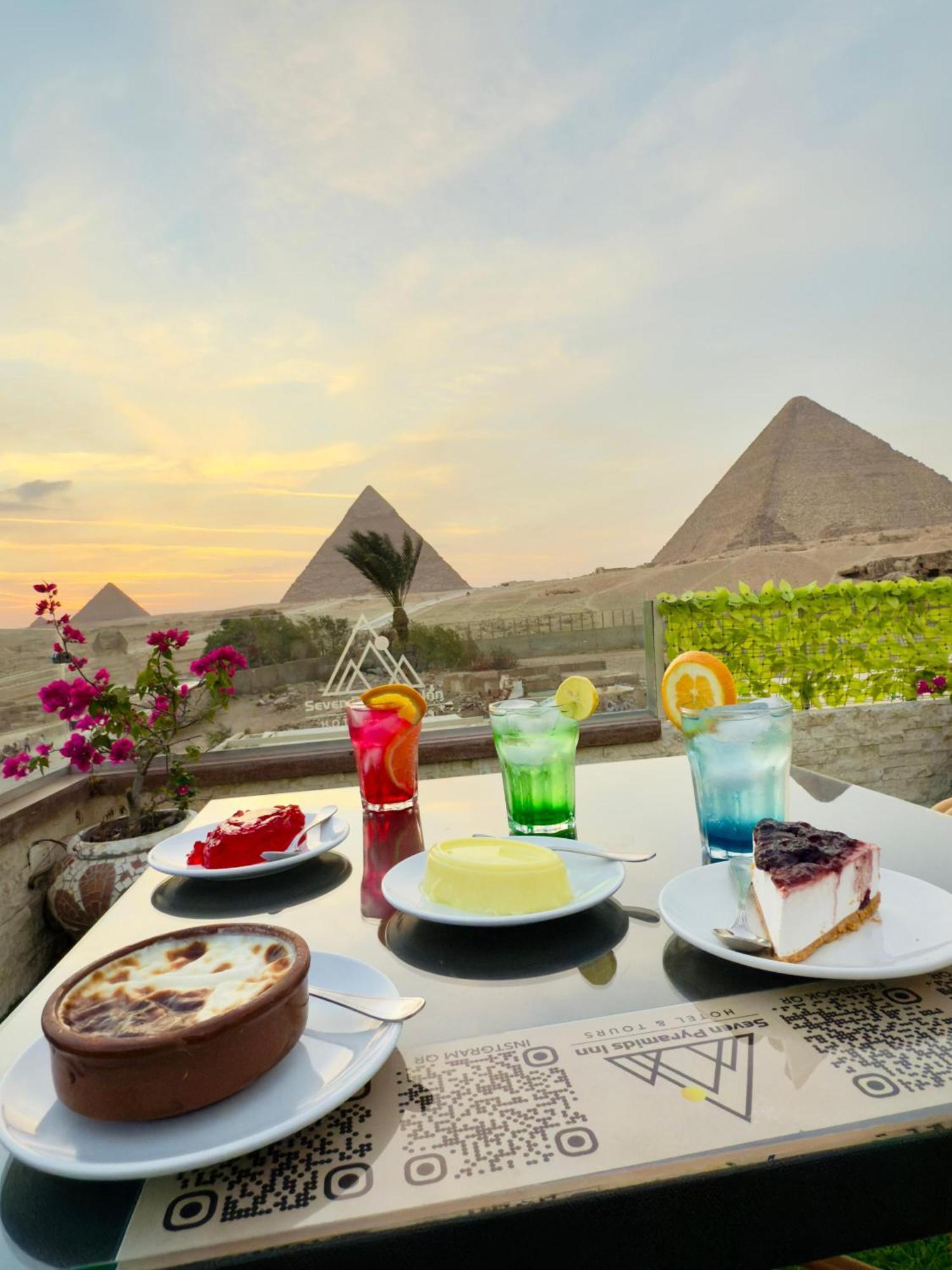 Seven Pyramids Panoramic View Inn Kafrat al Jabal Bagian luar foto